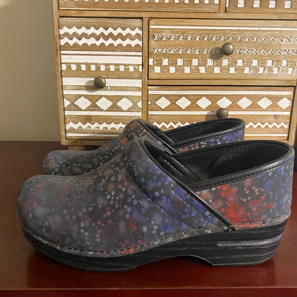 Dansko Clog - Picture 1 of 3